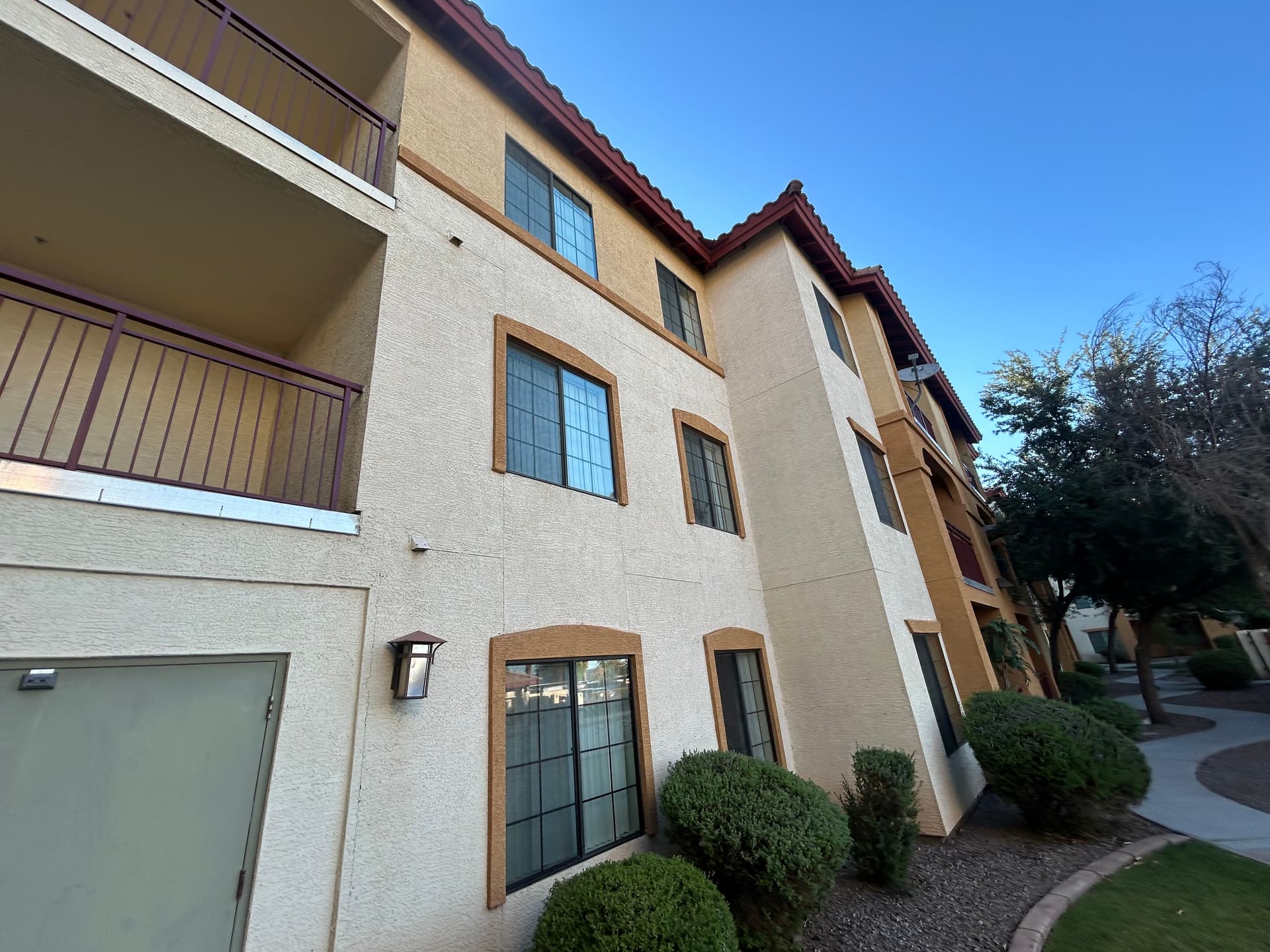 Gallery photos for Apartment Window Cleaning That Boosts Curb Appeal in Phoenix: Image #1