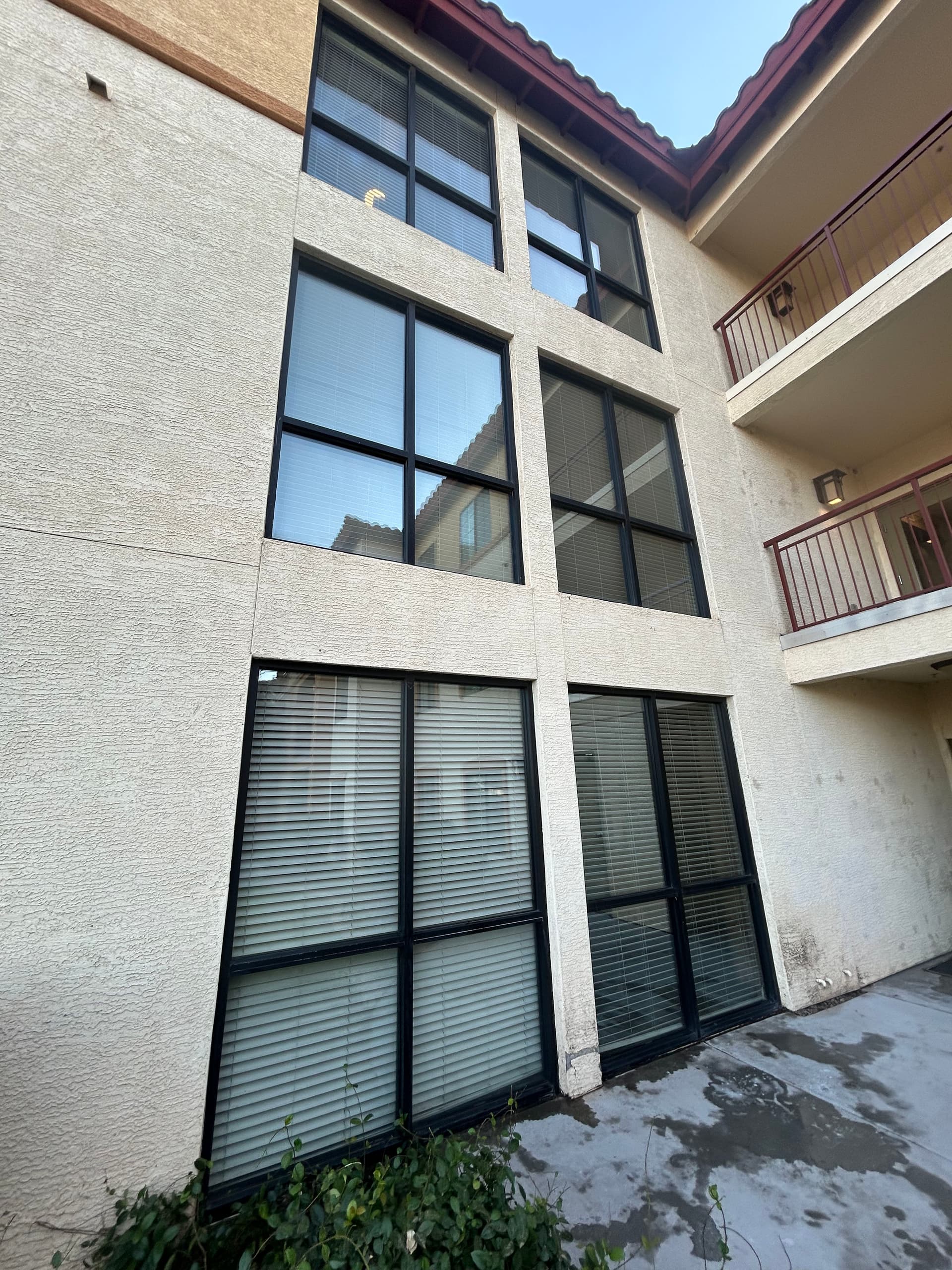 Apartment Window Cleaning That Boosts Curb Appeal in Phoenix image