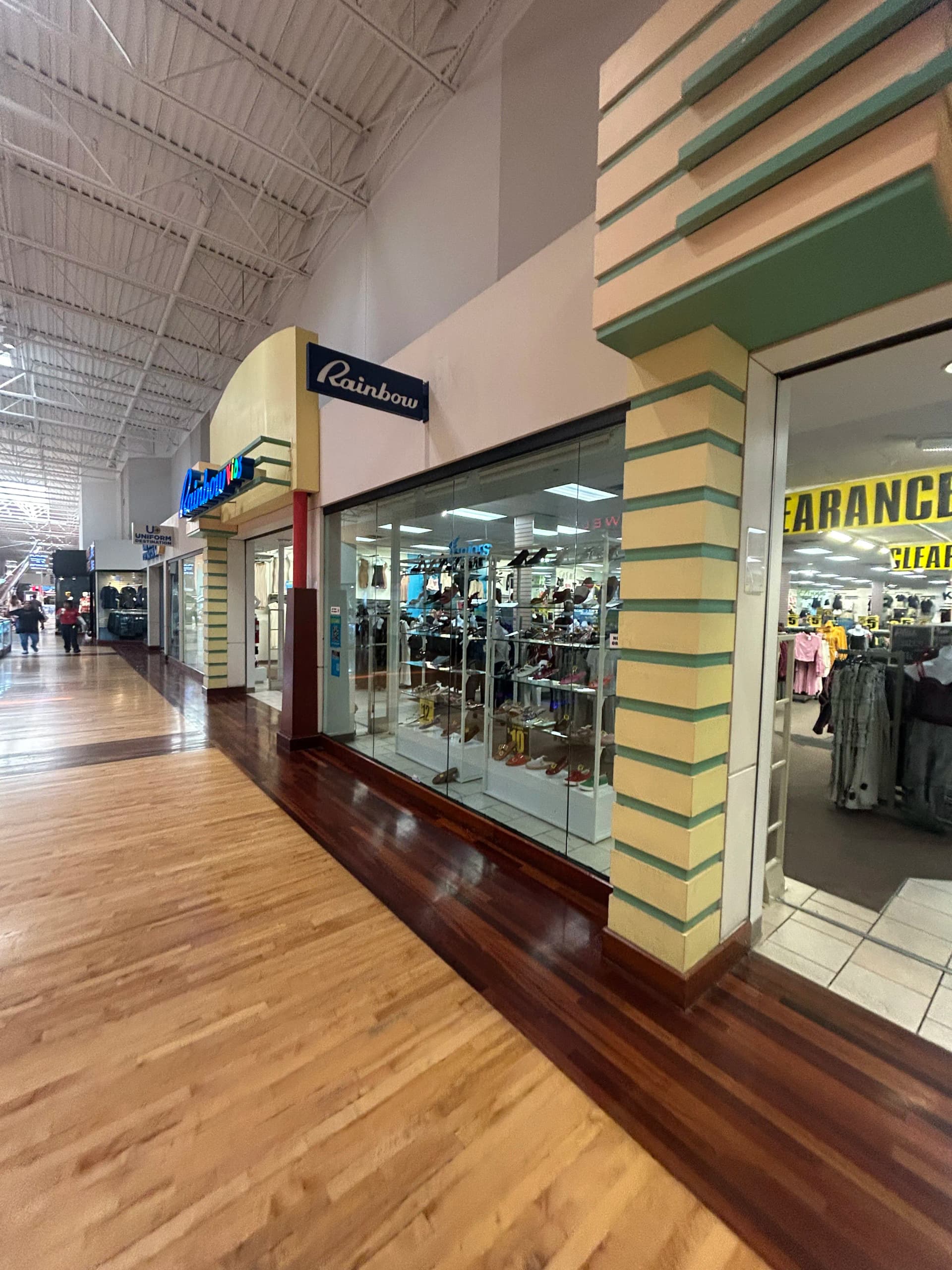 Clean Storefront Glass Makes a Real Difference for Retail Businesses image