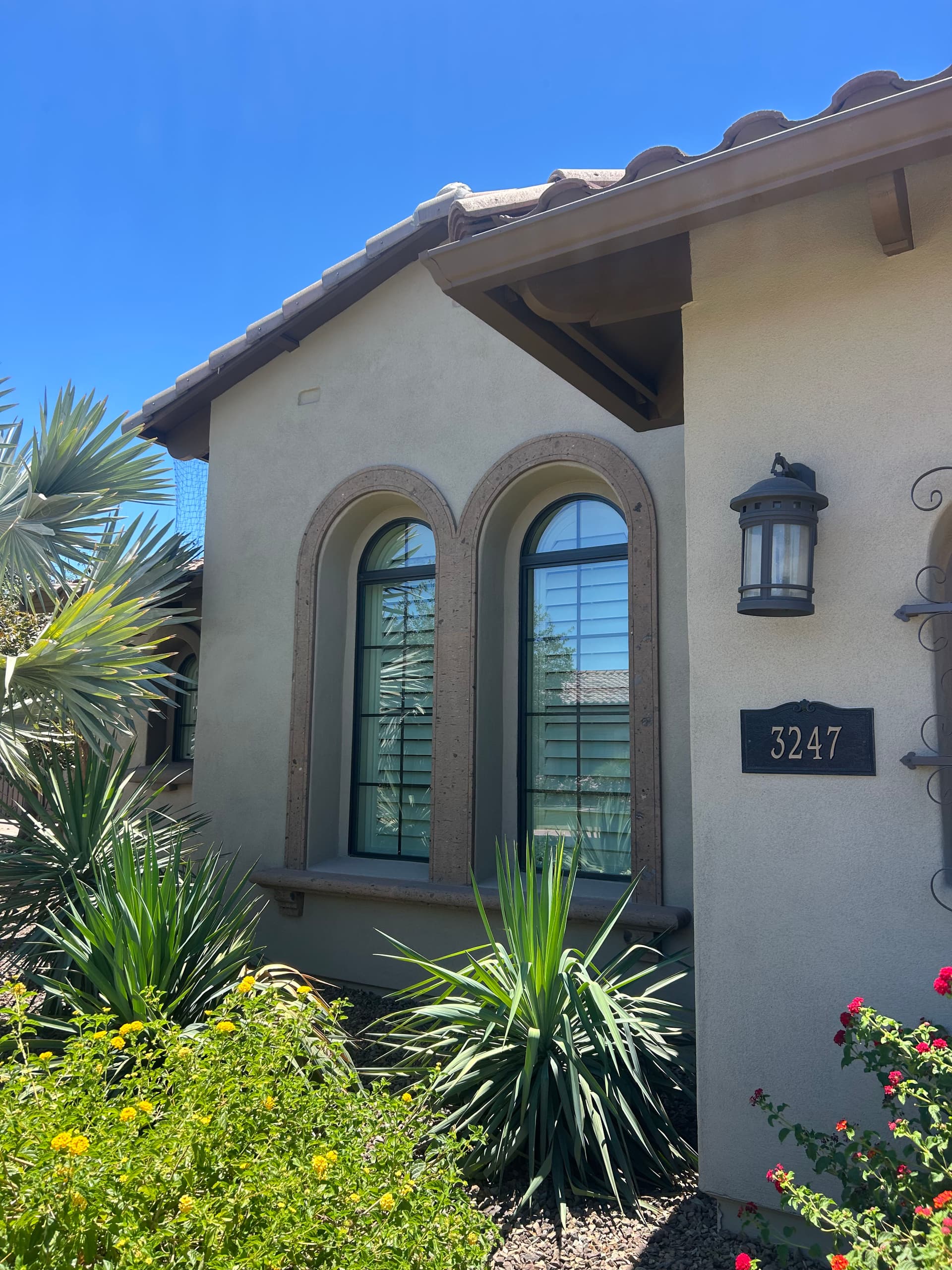Gallery photos for Inside and Out Window Cleaning at a Mesa Home: Image #1